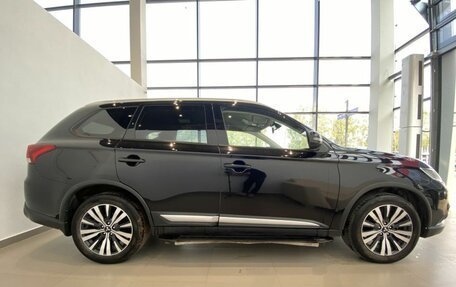 Mitsubishi Outlander III рестайлинг 3, 2019 год, 2 490 000 рублей, 2 фотография