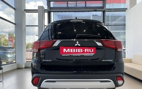 Mitsubishi Outlander III рестайлинг 3, 2019 год, 2 490 000 рублей, 4 фотография