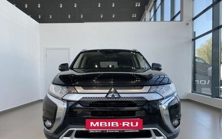 Mitsubishi Outlander III рестайлинг 3, 2019 год, 2 490 000 рублей, 8 фотография