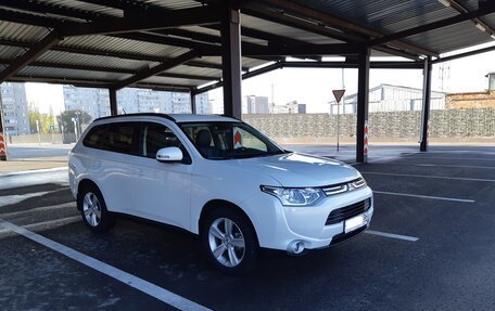 Mitsubishi Outlander III рестайлинг 3, 2013 год, 2 000 000 рублей, 3 фотография