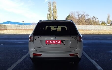 Mitsubishi Outlander III рестайлинг 3, 2013 год, 2 000 000 рублей, 6 фотография