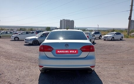 Volkswagen Jetta VI, 2013 год, 850 000 рублей, 4 фотография