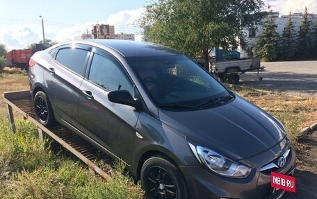 Hyundai Solaris II рестайлинг, 2011 год, 850 000 рублей, 2 фотография