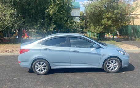 Hyundai Solaris II рестайлинг, 2011 год, 850 000 рублей, 2 фотография