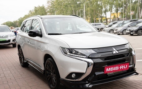 Mitsubishi Outlander III рестайлинг 3, 2022 год, 3 680 000 рублей, 7 фотография