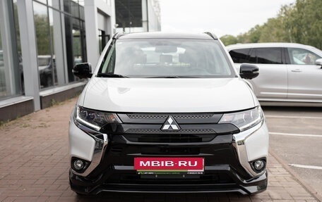 Mitsubishi Outlander III рестайлинг 3, 2022 год, 3 680 000 рублей, 8 фотография