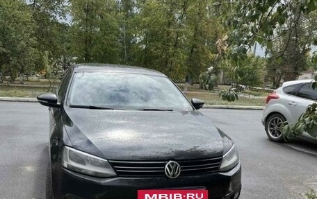 Volkswagen Jetta VI, 2013 год, 1 100 000 рублей, 2 фотография