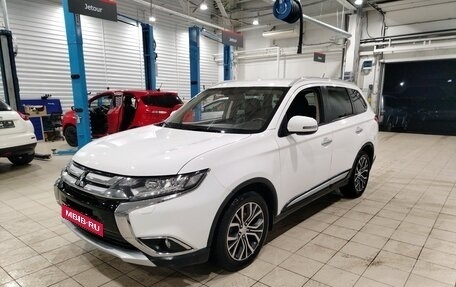 Mitsubishi Outlander III рестайлинг 3, 2016 год, 1 850 000 рублей, 1 фотография