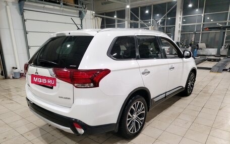 Mitsubishi Outlander III рестайлинг 3, 2016 год, 1 850 000 рублей, 3 фотография