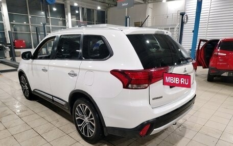 Mitsubishi Outlander III рестайлинг 3, 2016 год, 1 850 000 рублей, 4 фотография