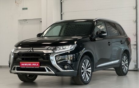 Mitsubishi Outlander III рестайлинг 3, 2019 год, 2 550 000 рублей, 1 фотография