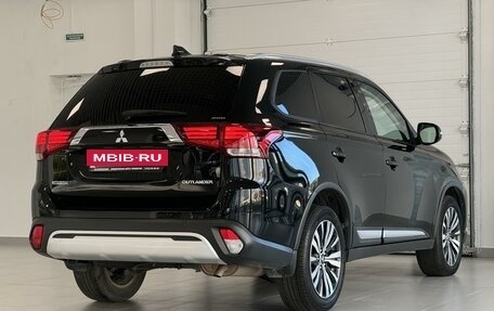 Mitsubishi Outlander III рестайлинг 3, 2019 год, 2 550 000 рублей, 4 фотография