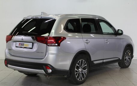 Mitsubishi Outlander III рестайлинг 3, 2018 год, 1 990 000 рублей, 6 фотография