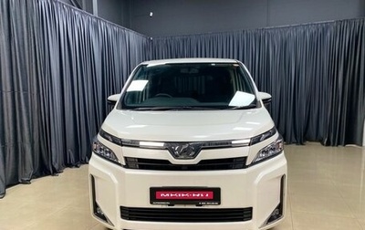 Toyota Voxy III, 2018 год, 2 655 000 рублей, 1 фотография