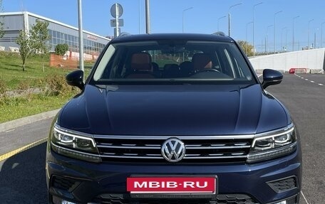 Volkswagen Tiguan II, 2018 год, 2 600 000 рублей, 2 фотография