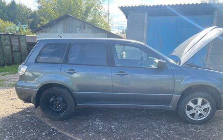 Mitsubishi Outlander III рестайлинг 3, 2003 год, 550 000 рублей, 2 фотография