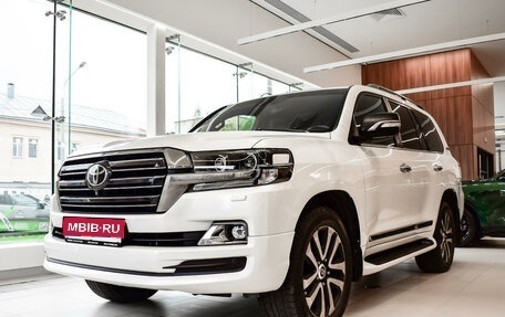 Toyota Land Cruiser 200, 2017 год, 7 000 000 рублей, 1 фотография