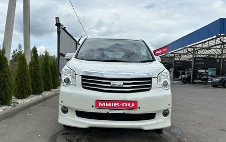 Toyota Noah III, 2012 год, 1 670 000 рублей, 1 фотография