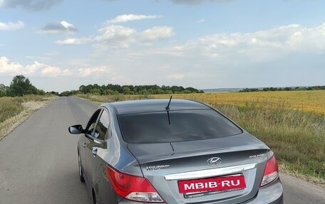 Hyundai Solaris II рестайлинг, 2013 год, 875 000 рублей, 4 фотография