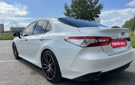 Toyota Camry, 2020 год, 3 050 000 рублей, 4 фотография