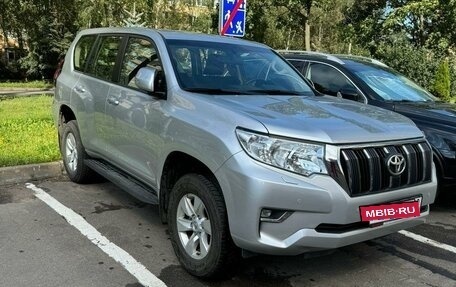 Toyota Land Cruiser Prado 150 рестайлинг 2, 2021 год, 7 300 000 рублей, 4 фотография