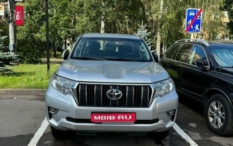 Toyota Land Cruiser Prado 150 рестайлинг 2, 2021 год, 7 300 000 рублей, 2 фотография