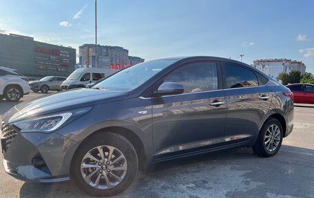 Hyundai Solaris II рестайлинг, 2022 год, 2 400 000 рублей, 1 фотография