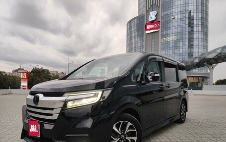 Honda Stepwgn IV, 2017 год, 2 350 000 рублей, 1 фотография