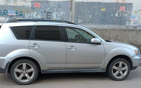 Mitsubishi Outlander III рестайлинг 3, 2011 год, 1 300 000 рублей, 2 фотография