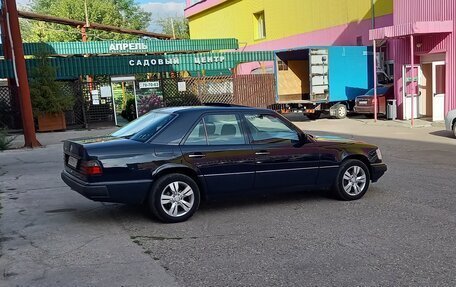 Mercedes-Benz E-Класс, 1993 год, 1 950 000 рублей, 4 фотография