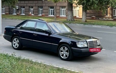 Mercedes-Benz E-Класс, 1993 год, 1 950 000 рублей, 3 фотография