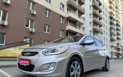 Hyundai Solaris II рестайлинг, 2013 год, 840 000 рублей, 1 фотография