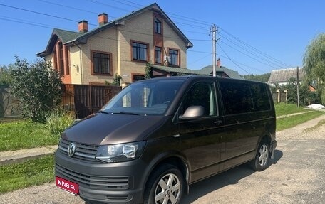 Volkswagen Caravelle T6 рестайлинг, 2015 год, 2 485 000 рублей, 1 фотография