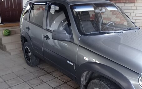 Chevrolet Niva I рестайлинг, 2011 год, 680 000 рублей, 4 фотография