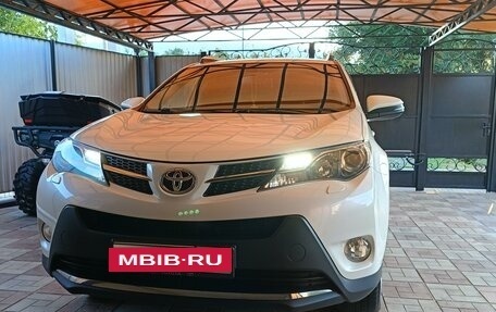 Toyota RAV4, 2015 год, 2 275 000 рублей, 2 фотография