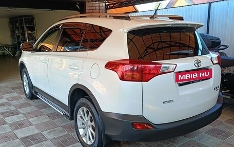 Toyota RAV4, 2015 год, 2 275 000 рублей, 6 фотография