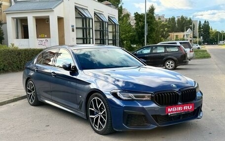 BMW 5 серия, 2021 год, 5 300 000 рублей, 2 фотография