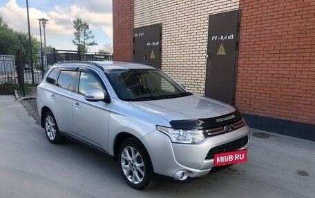 Mitsubishi Outlander III рестайлинг 3, 2013 год, 1 750 000 рублей, 4 фотография