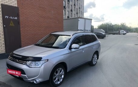 Mitsubishi Outlander III рестайлинг 3, 2013 год, 1 750 000 рублей, 2 фотография