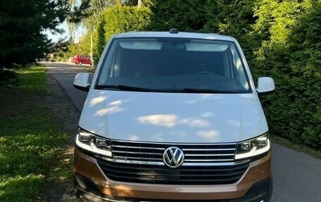 Volkswagen Multivan T6 рестайлинг, 2020 год, 6 500 000 рублей, 2 фотография