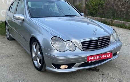 Mercedes-Benz C-Класс, 2004 год, 1 100 000 рублей, 2 фотография