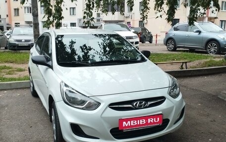 Hyundai Solaris II рестайлинг, 2011 год, 640 000 рублей, 3 фотография