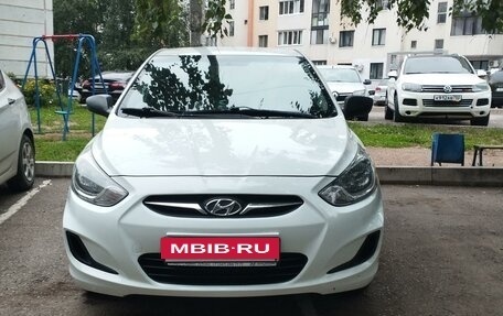 Hyundai Solaris II рестайлинг, 2011 год, 640 000 рублей, 2 фотография