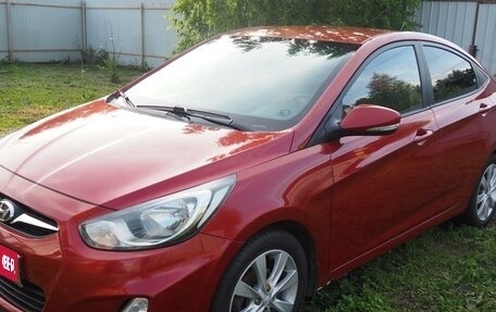 Hyundai Solaris II рестайлинг, 2011 год, 700 000 рублей, 1 фотография