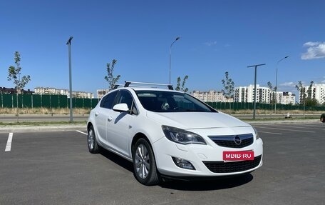 Opel Astra J, 2011 год, 800 000 рублей, 1 фотография