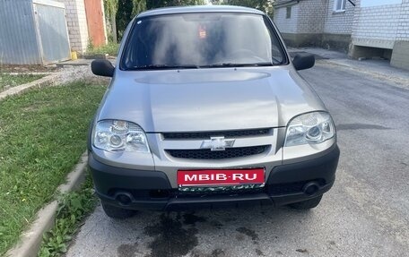 Chevrolet Niva I рестайлинг, 2011 год, 550 000 рублей, 1 фотография