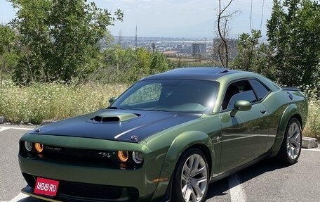 Dodge Challenger III рестайлинг 2, 2020 год, 6 290 000 рублей, 1 фотография