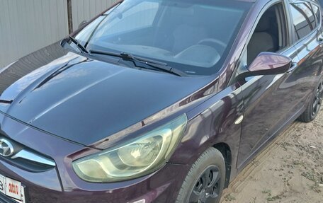 Hyundai Solaris II рестайлинг, 2011 год, 680 000 рублей, 1 фотография