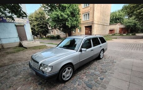 Mercedes-Benz W124, 1992 год, 385 000 рублей, 1 фотография