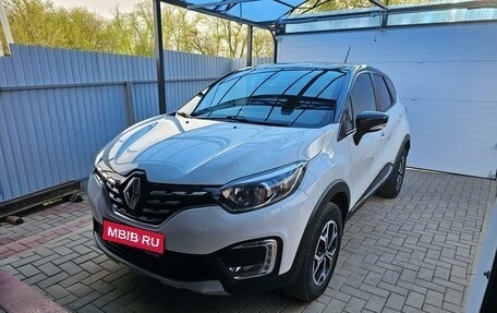 Renault Kaptur I рестайлинг, 2020 год, 1 800 000 рублей, 1 фотография